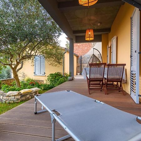 Apartment Macan, Beautiful Green Oasis Пула Екстериор снимка