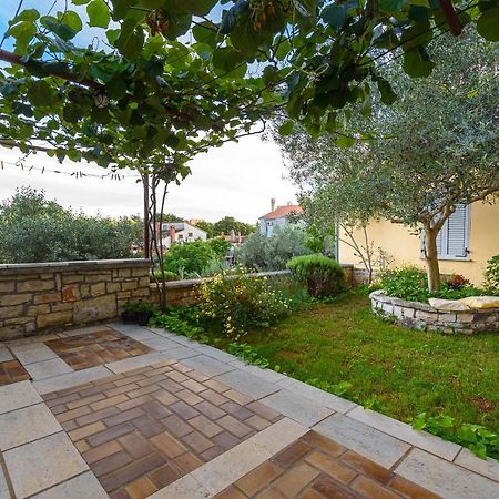 Apartment Macan, Beautiful Green Oasis Пула Екстериор снимка