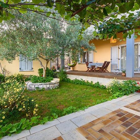 Apartment Macan, Beautiful Green Oasis Пула Екстериор снимка