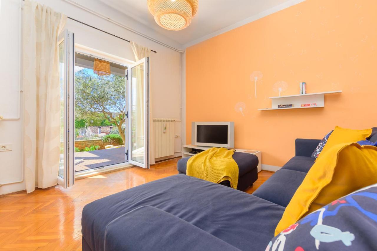 Apartment Macan, Beautiful Green Oasis Пула Екстериор снимка