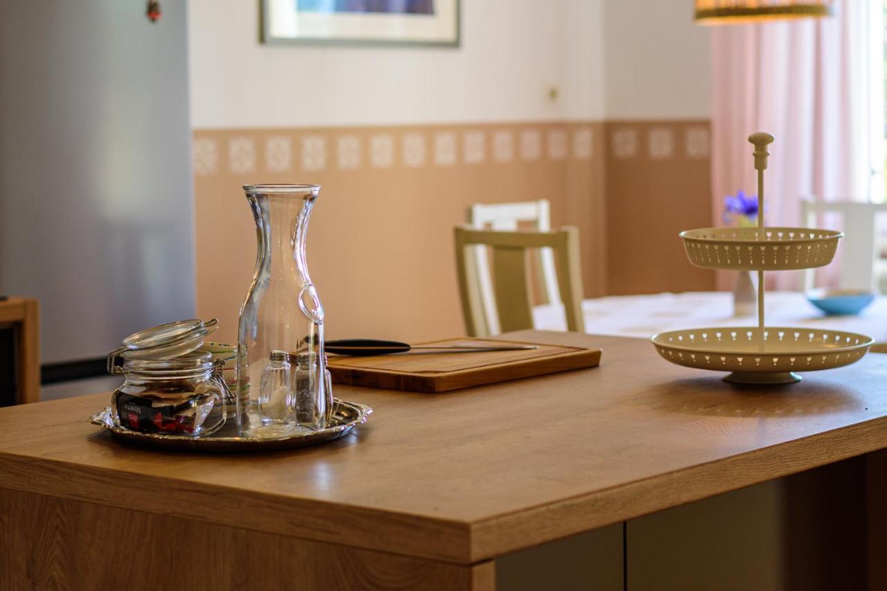 Apartment Macan, Beautiful Green Oasis Пула Екстериор снимка