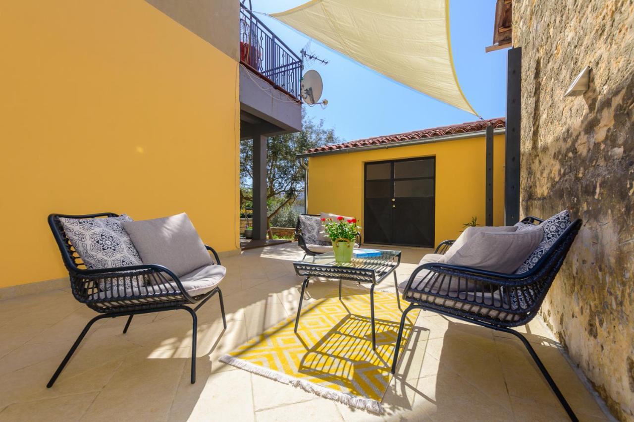 Apartment Macan, Beautiful Green Oasis Пула Екстериор снимка