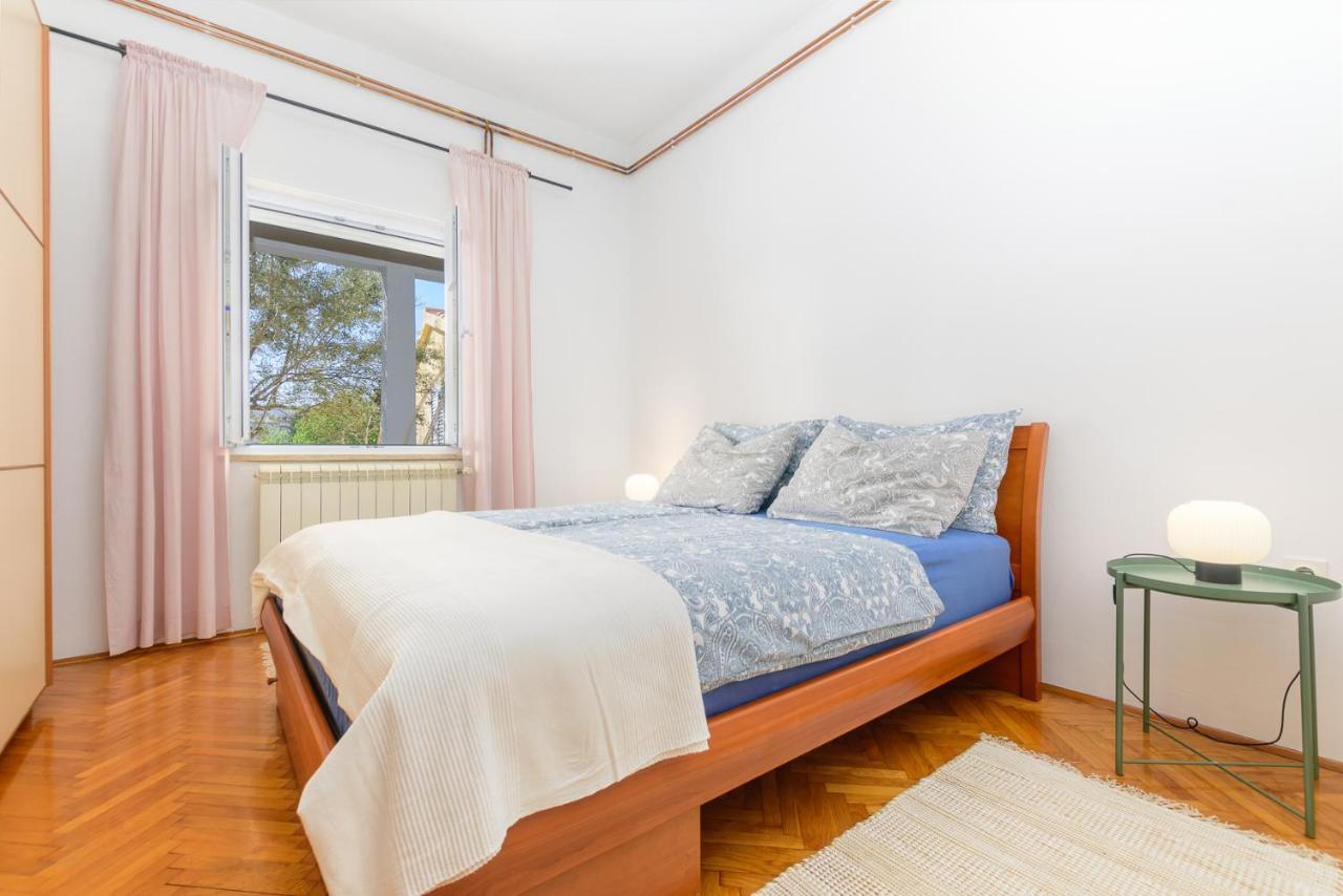 Apartment Macan, Beautiful Green Oasis Пула Екстериор снимка