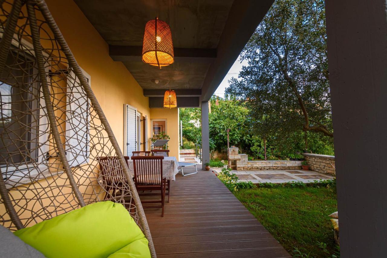 Apartment Macan, Beautiful Green Oasis Пула Екстериор снимка